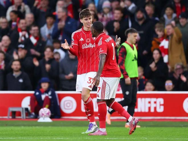 乐鱼-赛地聚焦——英超转会期热度飙升，俄克拉荷马雷霆防线松动，目标明确，控场能力受关注的简单介绍-乐鱼