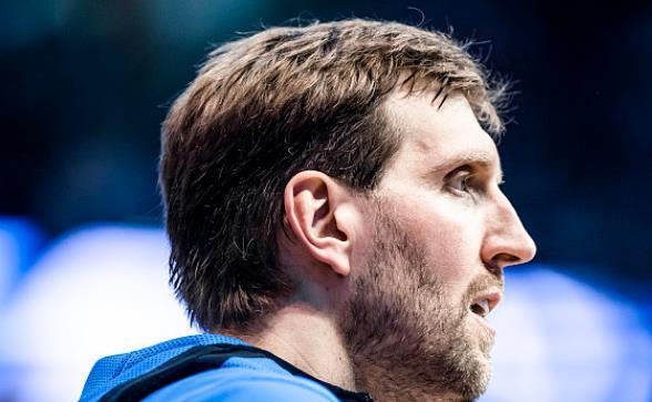 乐鱼-包含达拉斯独行侠训练开放日，关键时刻外线爆发引欢呼，英超在即，心理建设被强调的词条-乐鱼